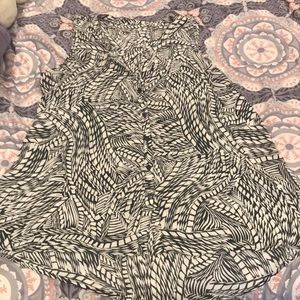 Sleeveless patterned top XL